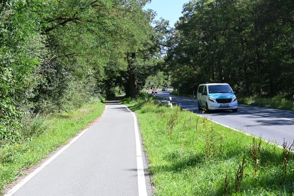 Fahrradweg_Schwalbennest_mit_Hopper_2025_KG (2)web